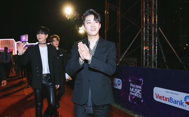 Phạm Hương đẹp tựa nữ thần tr&ecirc;n thảm đỏ Zing Music Award 2016