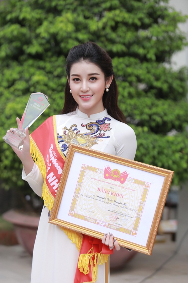 Huyền My khẳng định mục ti&ecirc;u hiện tại của c&ocirc; l&agrave; c&ocirc;ng việc v&agrave; c&aacute;c c&ocirc;ng t&aacute;c x&atilde; hội