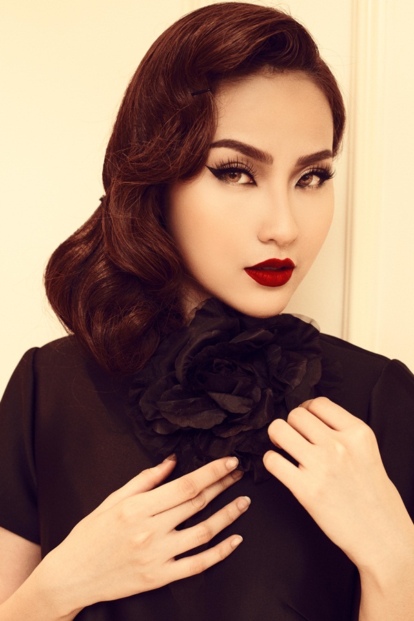 Kh&aacute;nh Ng&acirc;n The Face ki&ecirc;u k&igrave;, quyến rũ với sắc đen huyền b&iacute; 