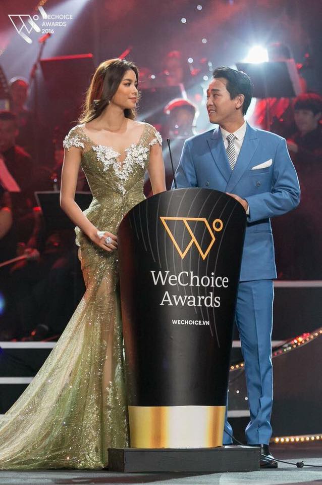 Phạm Hương đẹp tựa nữ thần tr&ecirc;n thảm đỏ Gala WeChoice Awards 2016