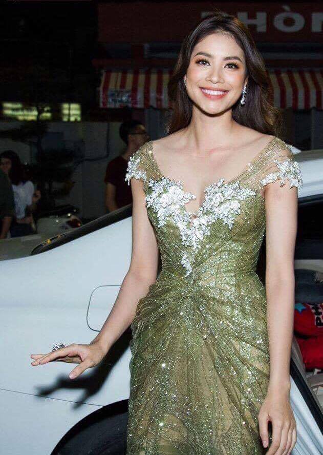 Phạm Hương đẹp tựa nữ thần tr&ecirc;n thảm đỏ Gala WeChoice Awards 2016