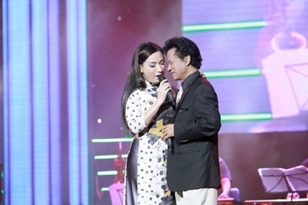 Sau lần kết hợp ấy, Chế Linh thường xuy&ecirc;n mời Phi Nhung tham gia tour diễn của m&igrave;nh ở khắp c&aacute;c tỉnh th&agrave;nh