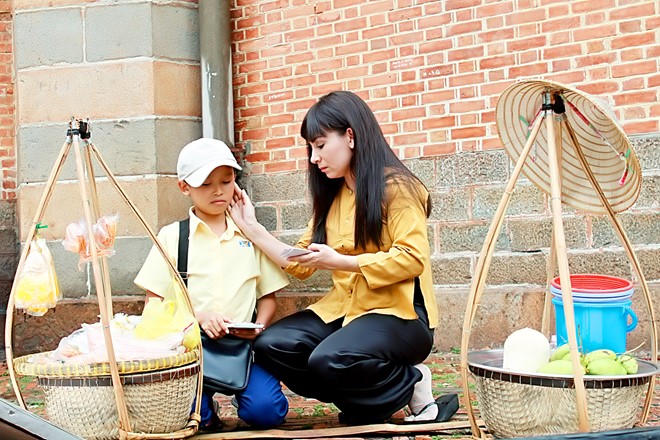 ho-van-cuong-khoc-trong-mv-dau-tay