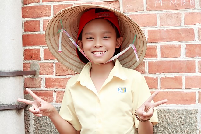 ho-van-cuong-khoc-trong-mv-dau-tay