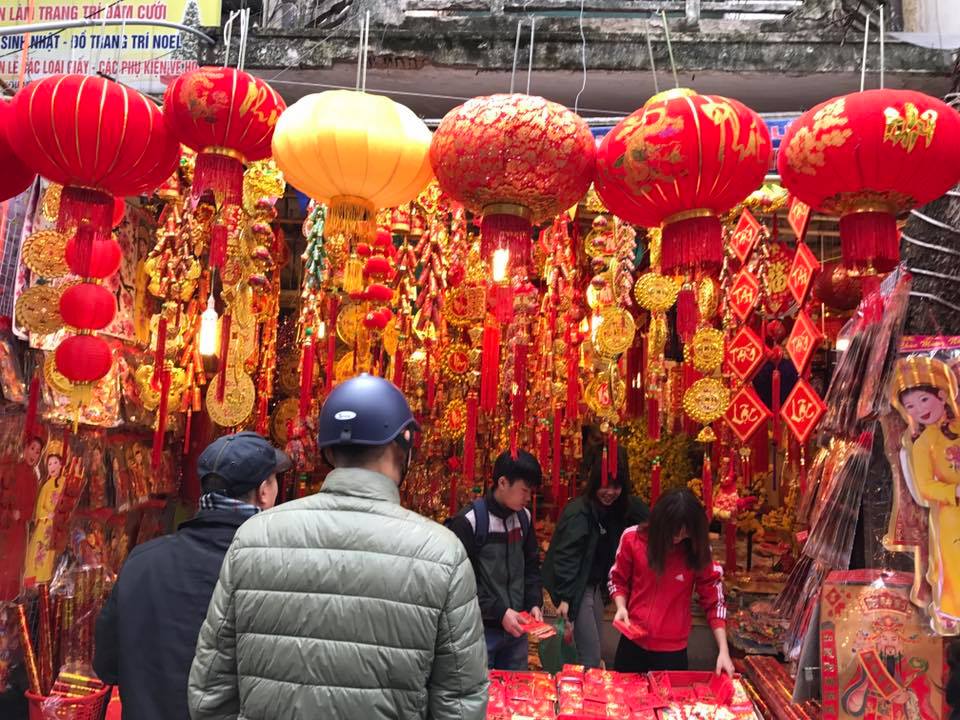 pho-hang-ma-ruc-ro-ngay-giap-Tet