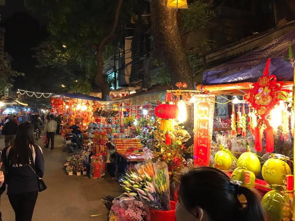 pho-hang-ma-ruc-ro-ngay-giap-Tet