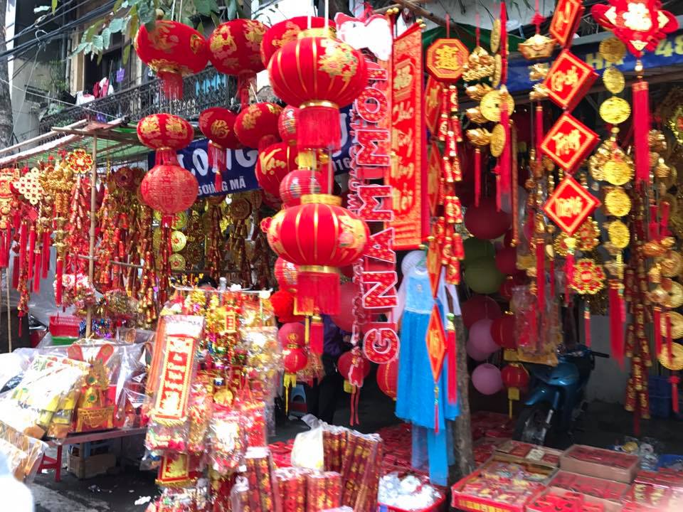 pho-hang-ma-ruc-ro-ngay-giap-Tet