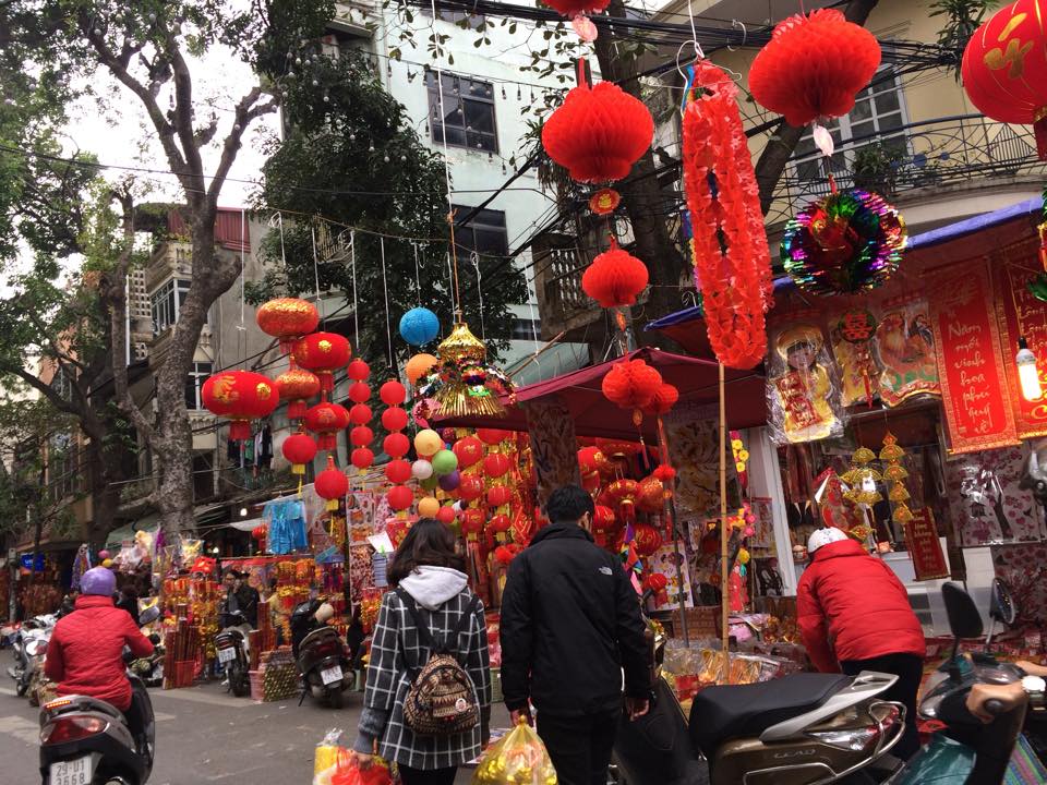 pho-hang-ma-ruc-ro-ngay-giap-Tet