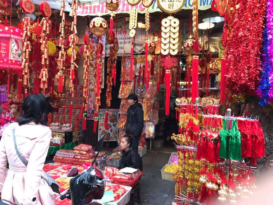 pho-hang-ma-ruc-ro-ngay-giap-Tet