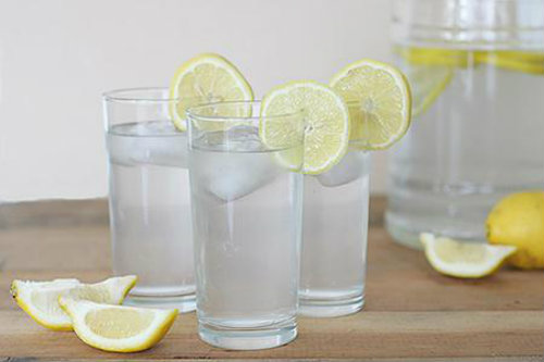 C&aacute;c loại nước uống gi&uacute;p giảm c&acirc;n nhanh ch&oacute;ng sau Tết