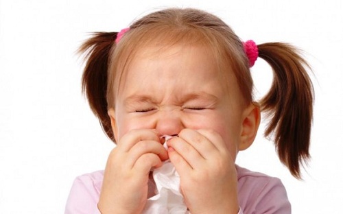 Bệnh ho g&agrave; đang diễn biến phức tạp, c&aacute;c bậc cha mẹ n&ecirc;n biết r&otilde; về nguy&ecirc;n nh&acirc;n, dấu hiệu nhận biết v&agrave; c&aacute;ch ph&ograve;ng tr&aacute;nh bệnh ho g&agrave;.