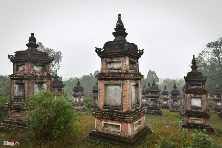 Kh&aacute;m ph&aacute; ng&ocirc;i ch&ugrave;a c&oacute; vườn th&aacute;p lớn nhất Việt Nam