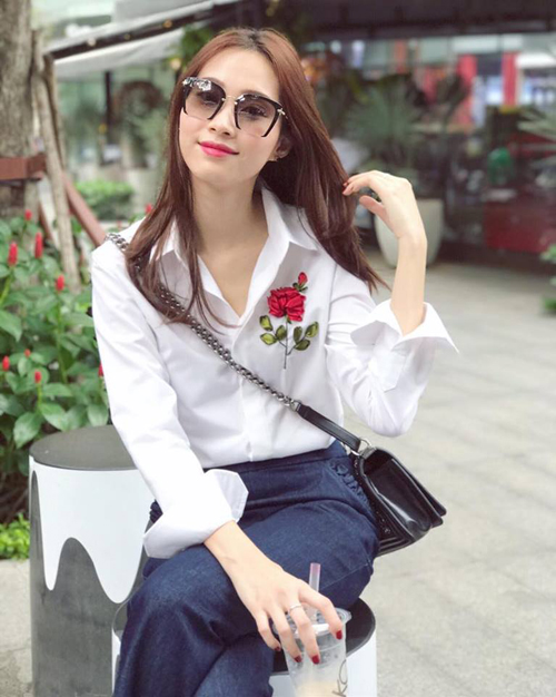 C&aacute;ch mix &aacute;o th&ecirc;u hoa hồng s&agrave;nh điệu như sao Việt