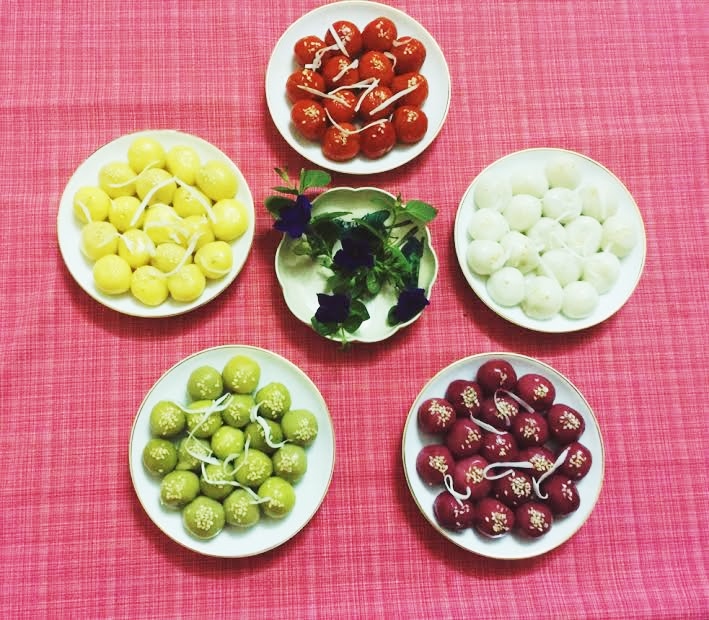 Tết H&agrave;n thực: C&aacute;ch l&agrave;m b&aacute;nh tr&ocirc;i ngũ sắc đơn giản