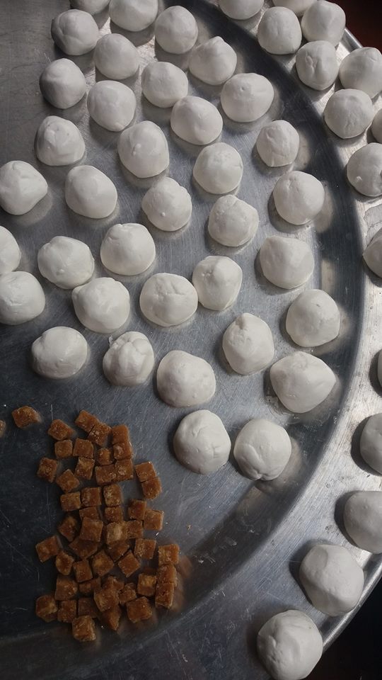 Tết H&agrave;n thực: C&aacute;ch l&agrave;m b&aacute;nh tr&ocirc;i truyền thống đượm hương hoa