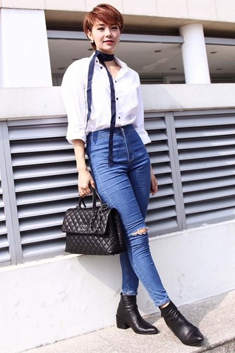 Mẹo phối quần jeans r&aacute;ch với &aacute;o sơ mi s&agrave;nh điệu như sao Việt