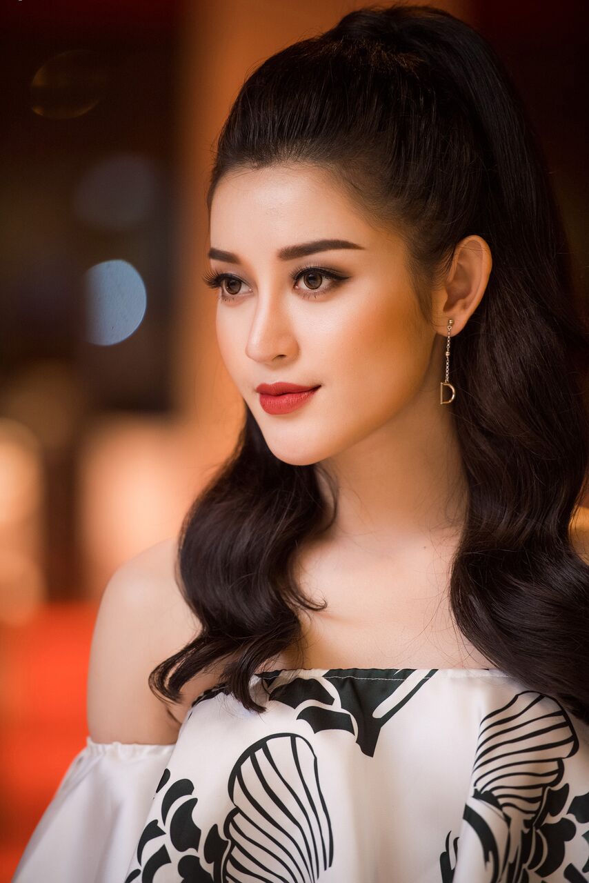 &Aacute; hậu Huyền My thay đổi phong c&aacute;ch li&ecirc;n tục sau khi được đề cử thi quốc tế
