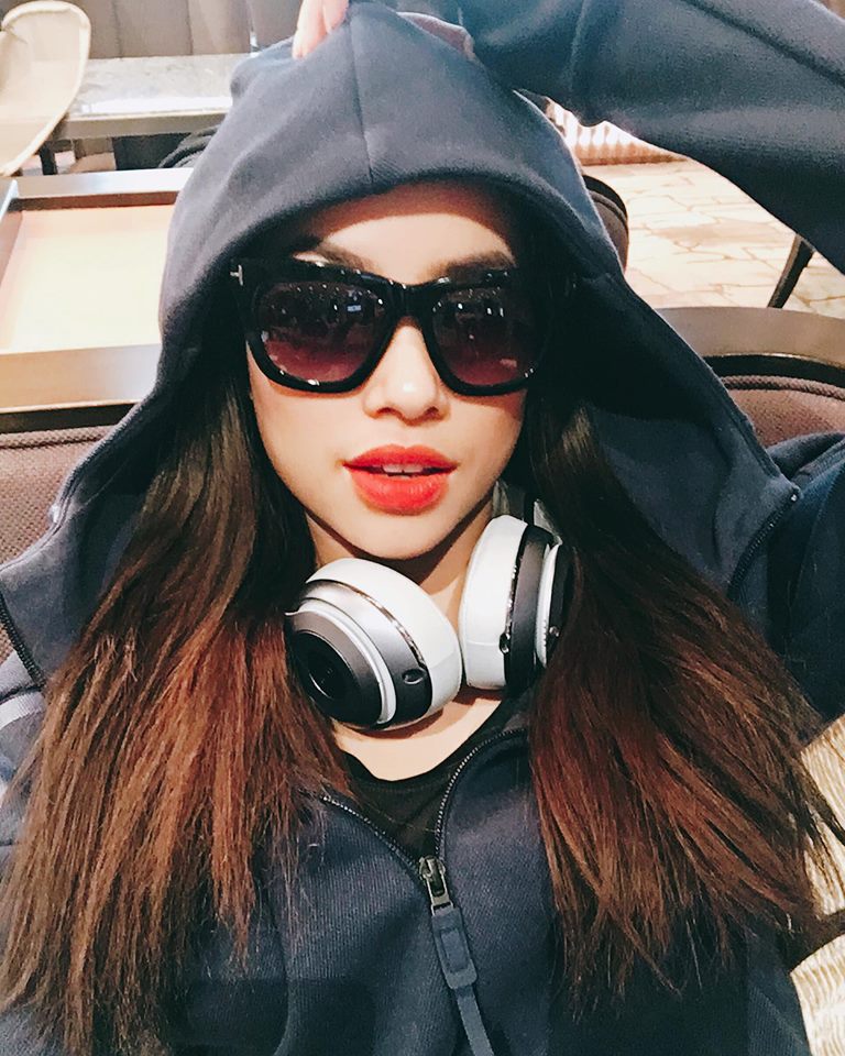 Chẳng cần diện v&aacute;y c&ocirc;ng ch&uacute;a, Phạm Hương mặc thế n&agrave;y cũng đủ 'đốn tim' fans