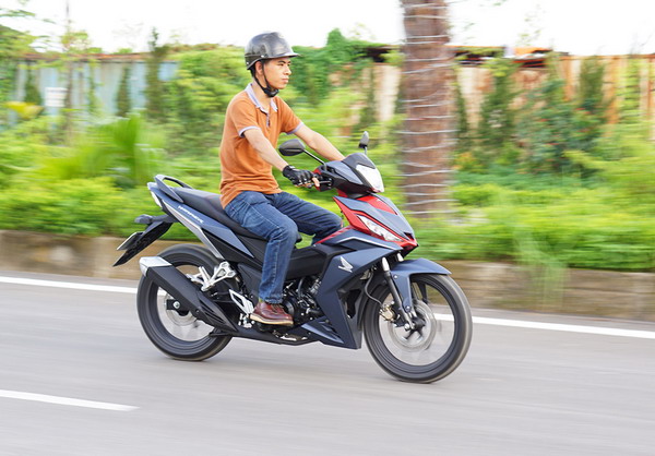 Honda Winner 150 vượt trội khi chạy đường trường. Ảnh: Vnmedia