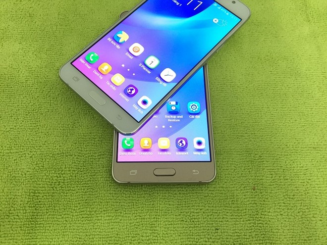 Pin của Galaxy J5 3.100 mAh. Ảnh: Internet