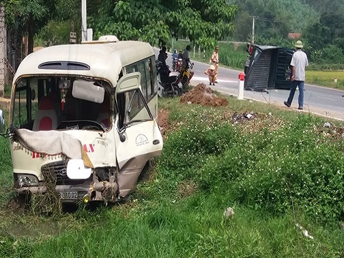 Tai nạn giao th&ocirc;ng nghi&ecirc;m trọng ng&agrave;y 9/10: Bị t&agrave;u hỏa đ&acirc;m văng xa 17m, l&aacute;i xe &ocirc;m tử vong