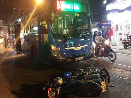 Tai nạn giao th&ocirc;ng nghi&ecirc;m trọng nhất ng&agrave;y 15/10: Nữ sinh lớp 8 bị xe bu&yacute;t c&aacute;n n&aacute;t tay
