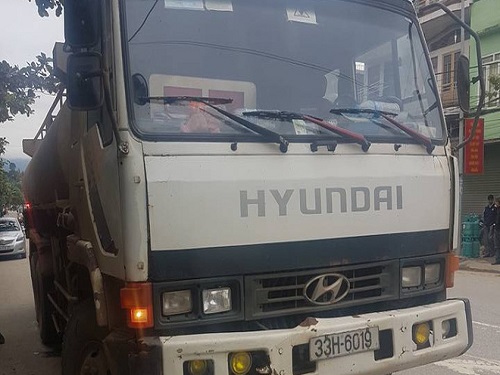 Tai nạn giao th&ocirc;ng mới nhất ng&agrave;y 12/11: Ba mẹ kh&oacute;c thảm thiết b&ecirc;n thi thể con trai