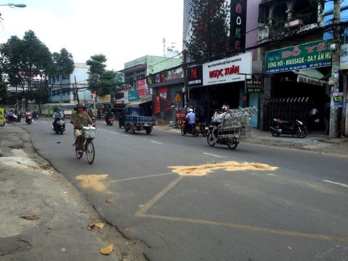 Tai nạn giao th&ocirc;ng ng&agrave;y 24/11: Tai nạn li&ecirc;n ho&agrave;n, người đ&agrave;n &ocirc;ng bị xe tải c&aacute;n chết tại chỗ