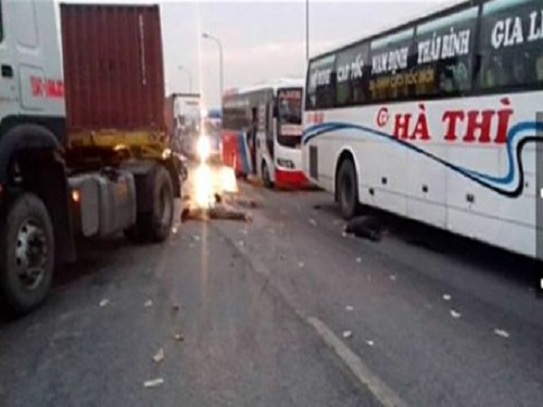 Tai nạn giao th&ocirc;ng nghi&ecirc;m trọng ng&agrave;y 7/12: Xe bu&yacute;t ''đi&ecirc;n'' đ&acirc;m một người chết tại chỗ
