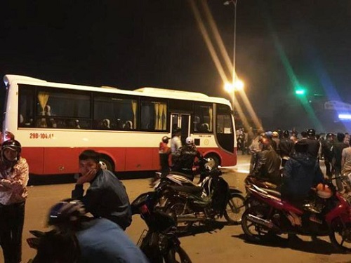 Tai nạn giao th&ocirc;ng ng&agrave;y 12/12: &Ocirc; t&ocirc; t&ocirc;ng chết 2 người rồi đ&acirc;m sập nh&agrave; d&acirc;n
