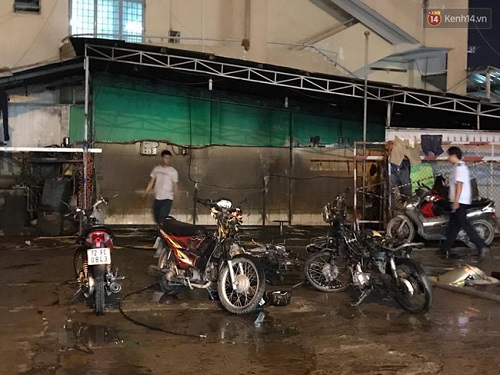 Hiện trường vụ ch&aacute;y nổ tại một c&acirc;y xăng ở TP Hồ Ch&iacute; Minh