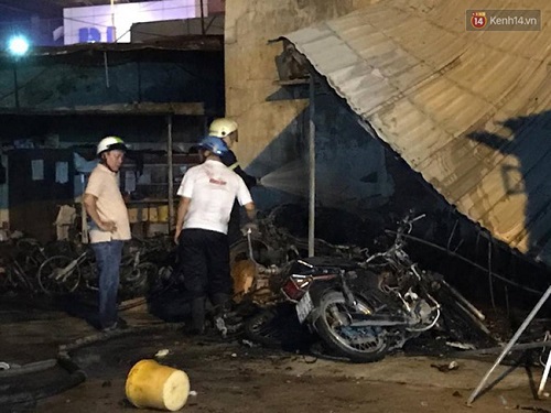 Hiện trường vụ ch&aacute;y nổ tại một c&acirc;y xăng ở TP Hồ Ch&iacute; Minh