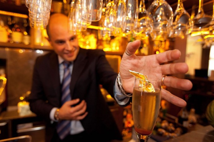 xon-xao-2-ly-cocktail-co-gia-gan-bang-1-cay-vang