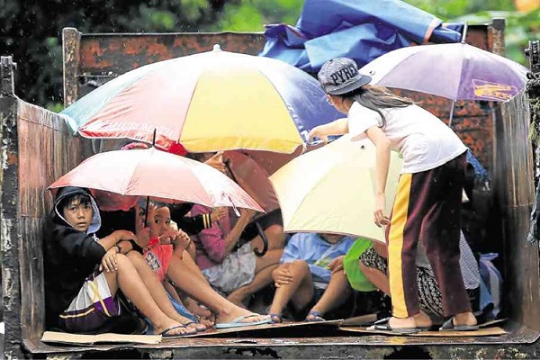 hinh-anh-sieu-bao-nock-ten-tan-pha-philippines
