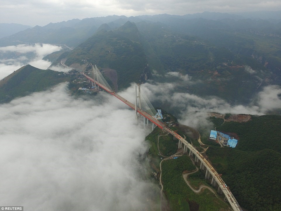 hinh-anh-cay-cau-bac-qua-song-cao-nhat-the-gioi-khanh-thanh