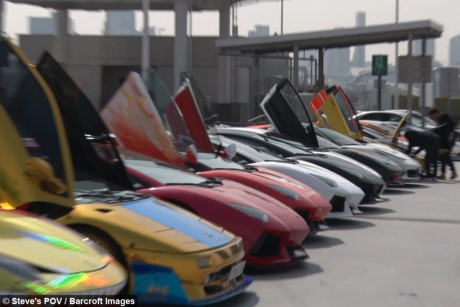 man-nhan-voi-dan-sieu-xe-lamborghini-tri-gia-hon-227-ty-dong