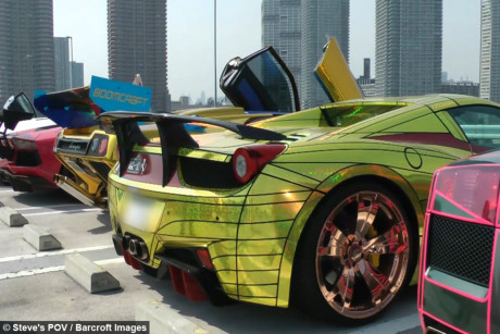 man-nhan-voi-dan-sieu-xe-lamborghini-tri-gia-hon-227-ty-dong