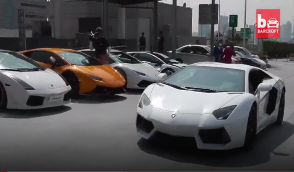 man-nhan-voi-dan-sieu-xe-lamborghini-tri-gia-hon-227-ty-dong