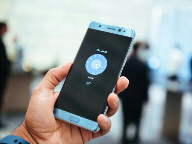 he-lo-nhung-ro-ri-dau-tien-ve-samsung-galaxy-note8