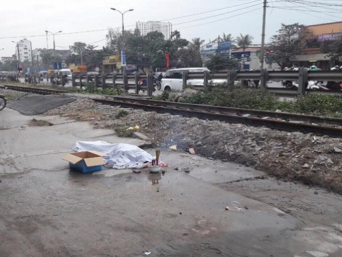 Tai nạn giao th&ocirc;ng ng&agrave;y 6/1: Đầu xe kh&aacute;ch biến dạng, t&agrave;i xế tử vong tr&ecirc;n v&ocirc; lăng