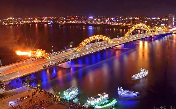 cau-rong-da-nang-phun-lua-nuoc-lien-tuc-4-dem-trong-dip-tet