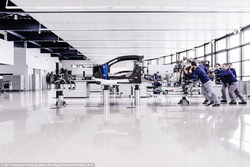 ben-trong-xuong-san-xuat-ong-hoang-toc-do-chiron-bugatti-gan-60-tychiec