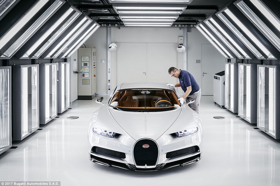ben-trong-xuong-san-xuat-ong-hoang-toc-do-chiron-bugatti-gan-60-tychiec