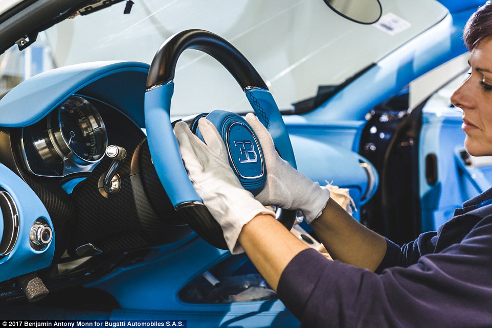 ben-trong-xuong-san-xuat-ong-hoang-toc-do-chiron-bugatti-gan-60-tychiec