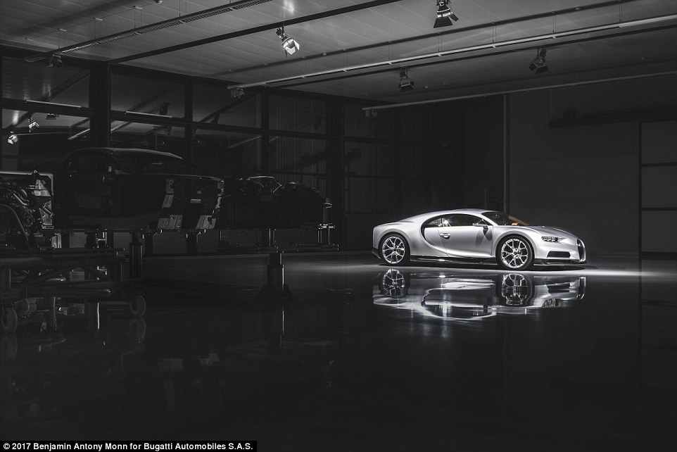 ben-trong-xuong-san-xuat-ong-hoang-toc-do-chiron-bugatti-gan-60-tychiec