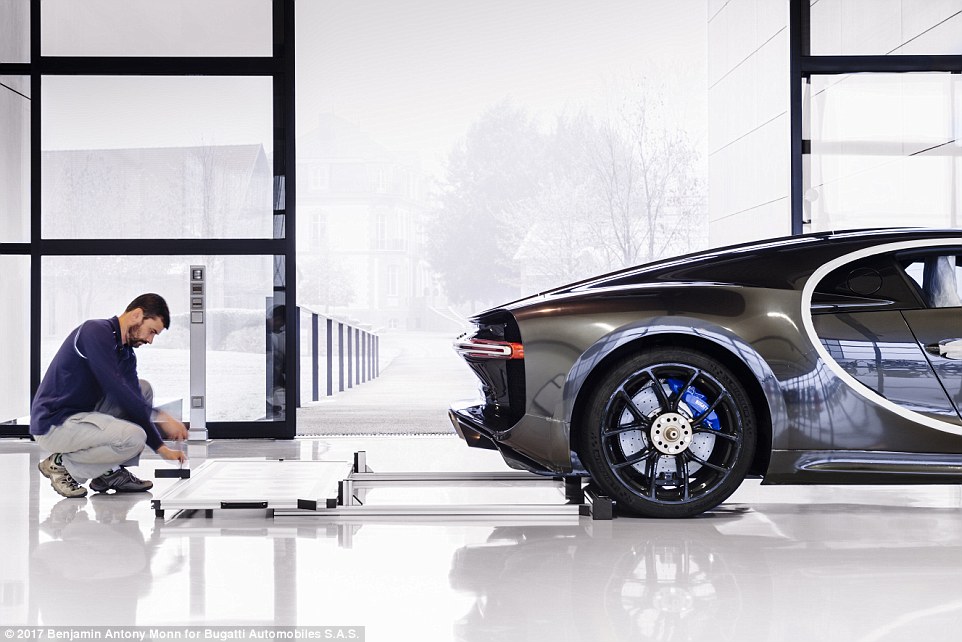ben-trong-xuong-san-xuat-ong-hoang-toc-do-chiron-bugatti-gan-60-tychiec