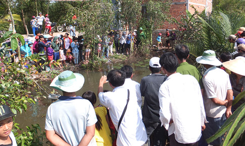 bat-duoc-ca-hai-tuong-dai-gan-2m-nang-hon-100kg-trong-kenh