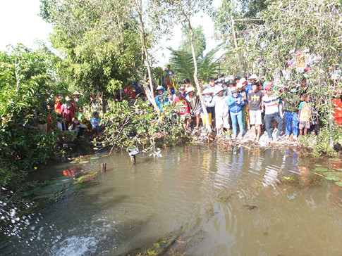bat-duoc-ca-hai-tuong-dai-gan-2m-nang-hon-100kg-trong-kenh