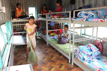 can-canh-nha-ban-tru-cho-hoc-sinh-vung-cao-bang-container