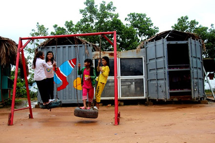 can-canh-nha-ban-tru-cho-hoc-sinh-vung-cao-bang-container
